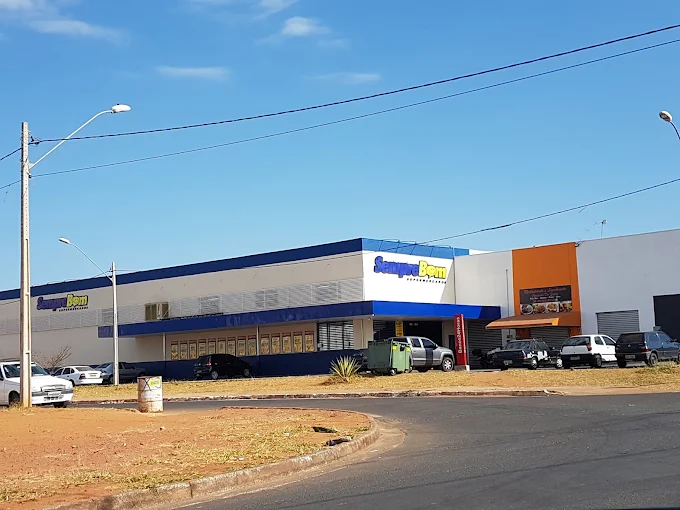 Fachada da Unidade Shopping Park do Sempre Bom Supermercados